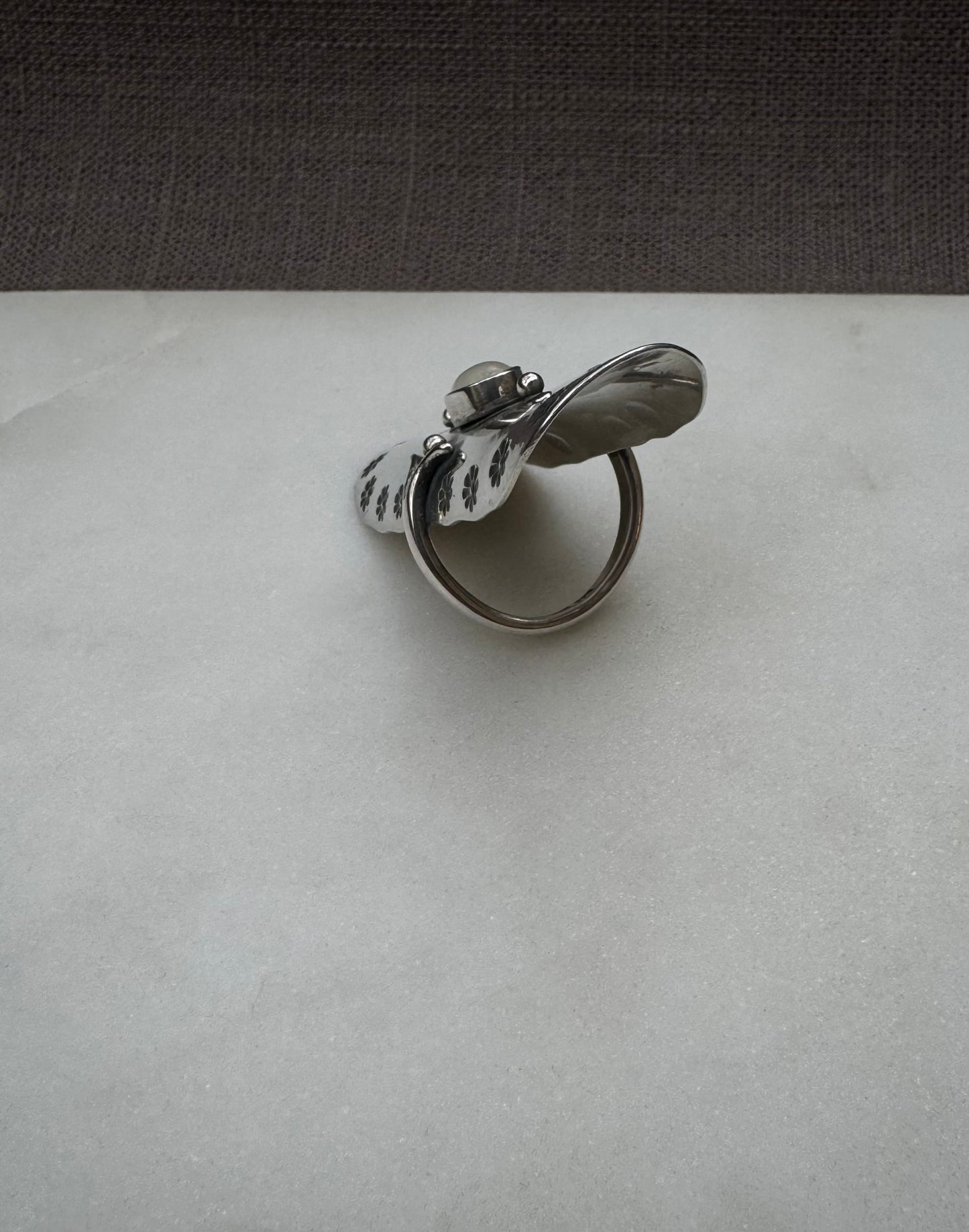 Silverring with moonstone