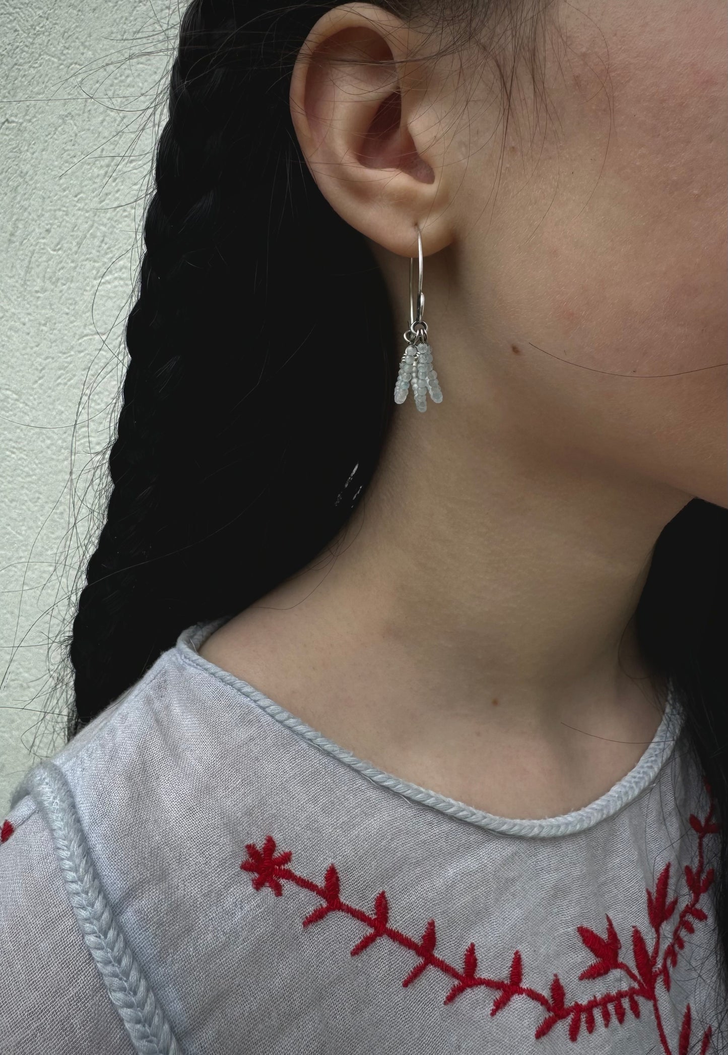 Silver earrings with moonstone