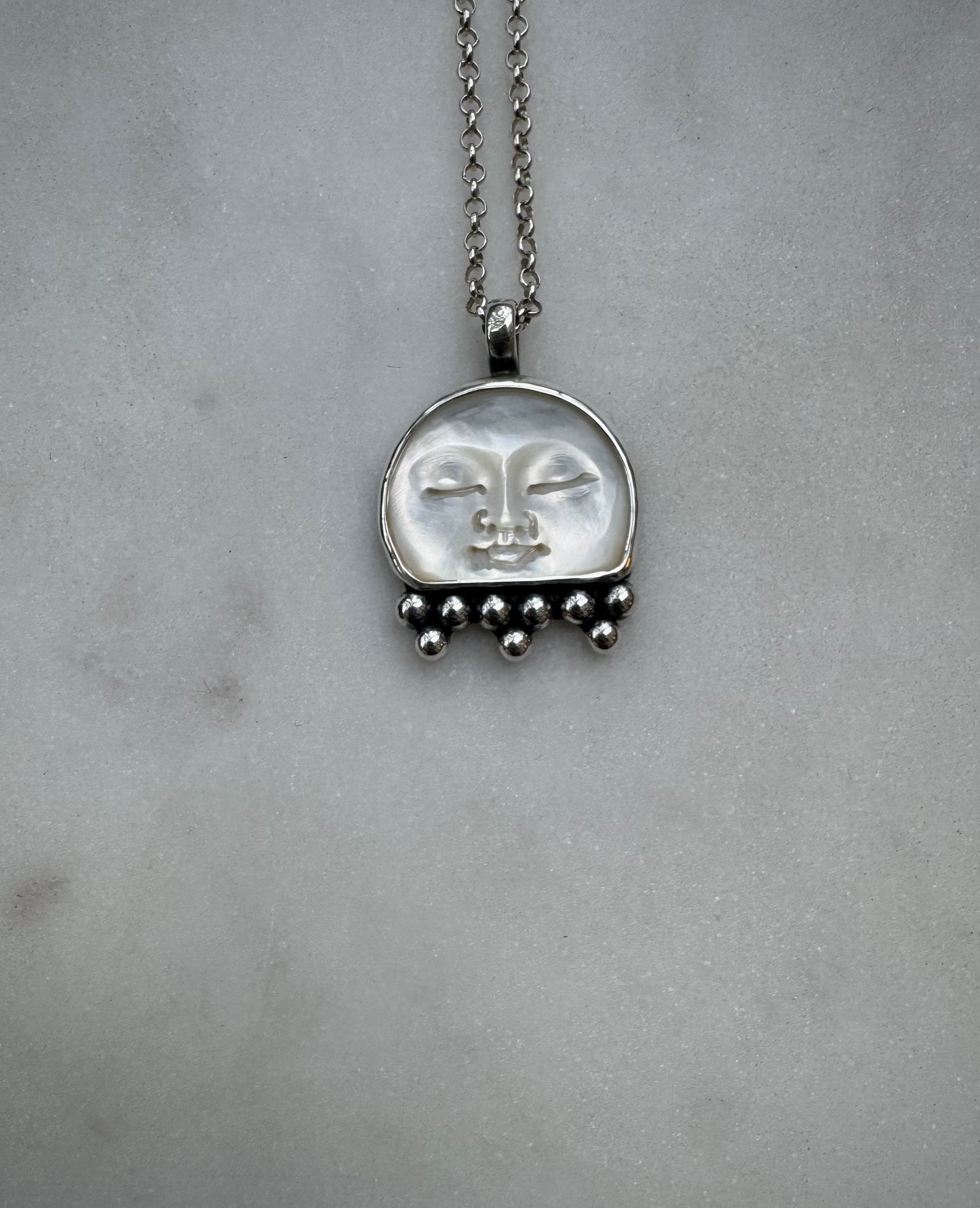 Morher of pearl moon face necklace