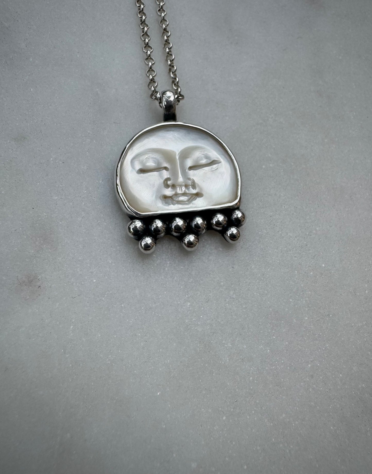 Morher of pearl moon face necklace
