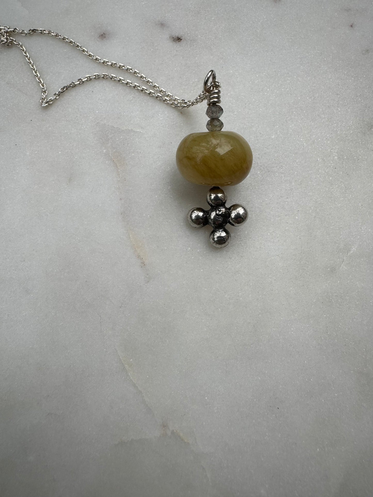 Jade necklace with labradorite