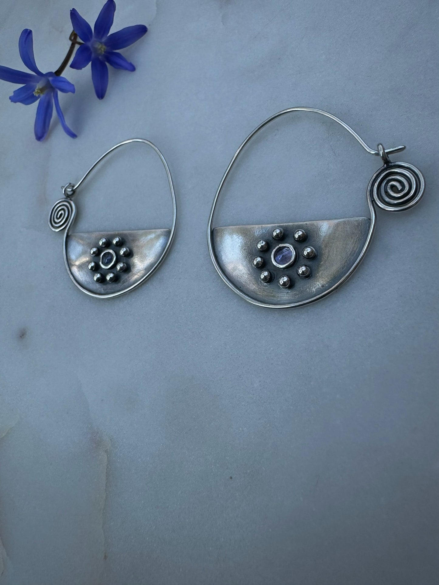 Silver earrings with Tanzanite