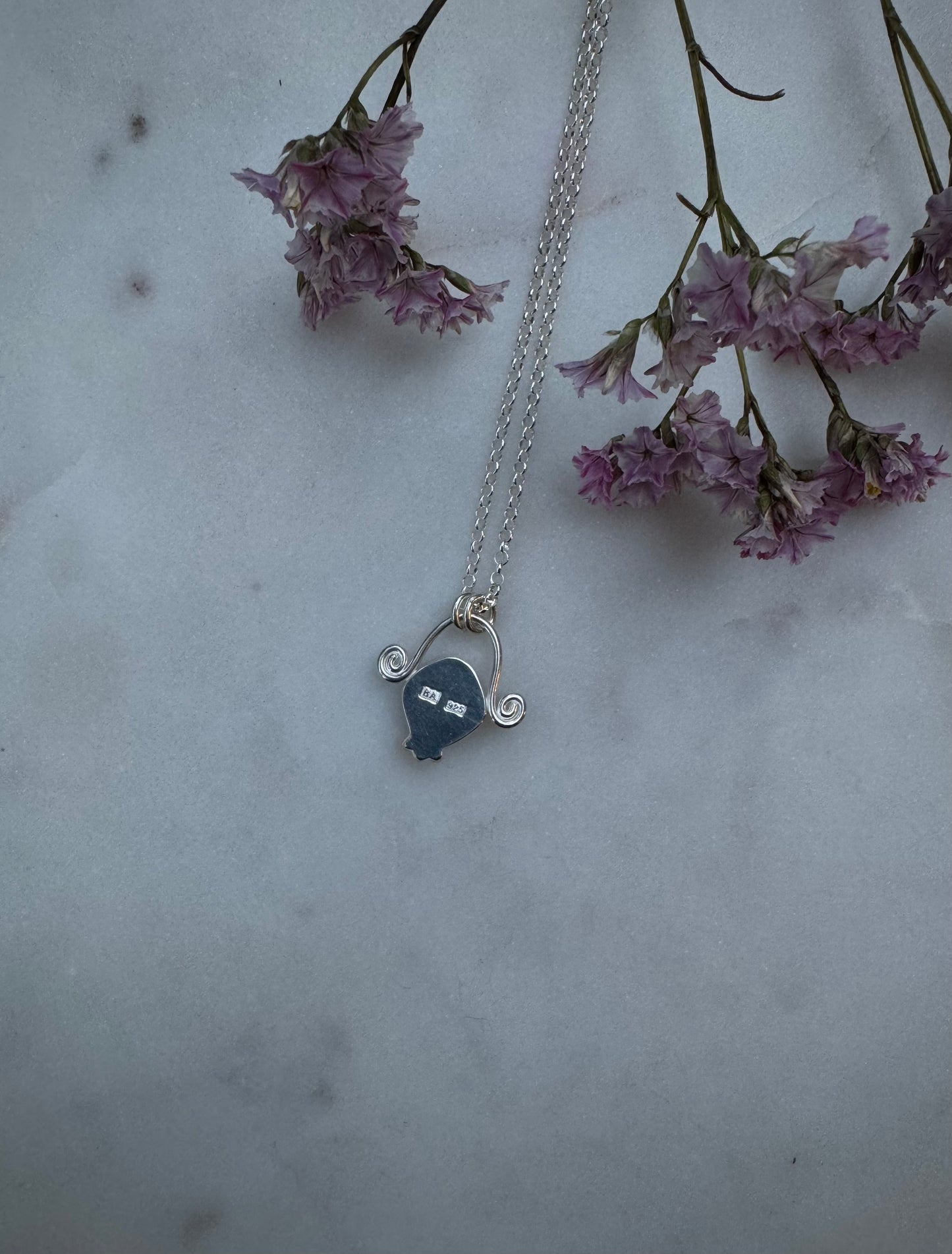 Necklace with strawberry quartz and 18k gold