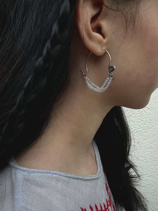 Silver earrings with moonstone