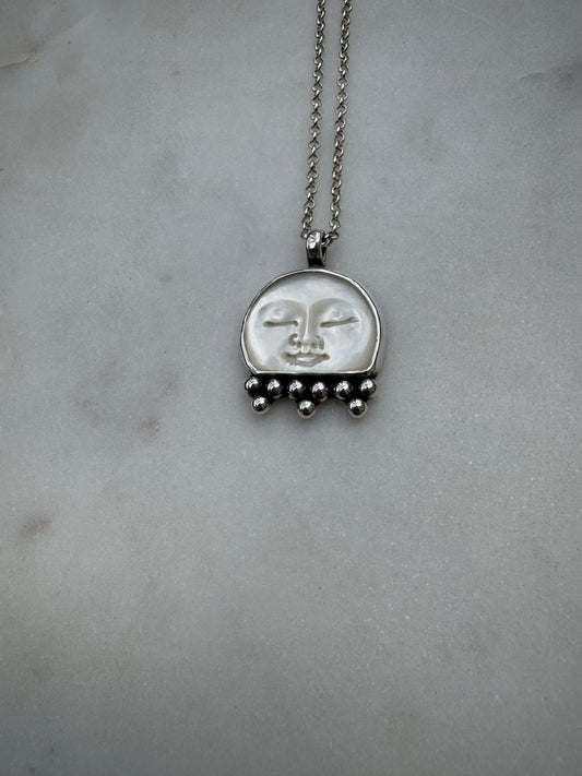 Morher of pearl moon face necklace