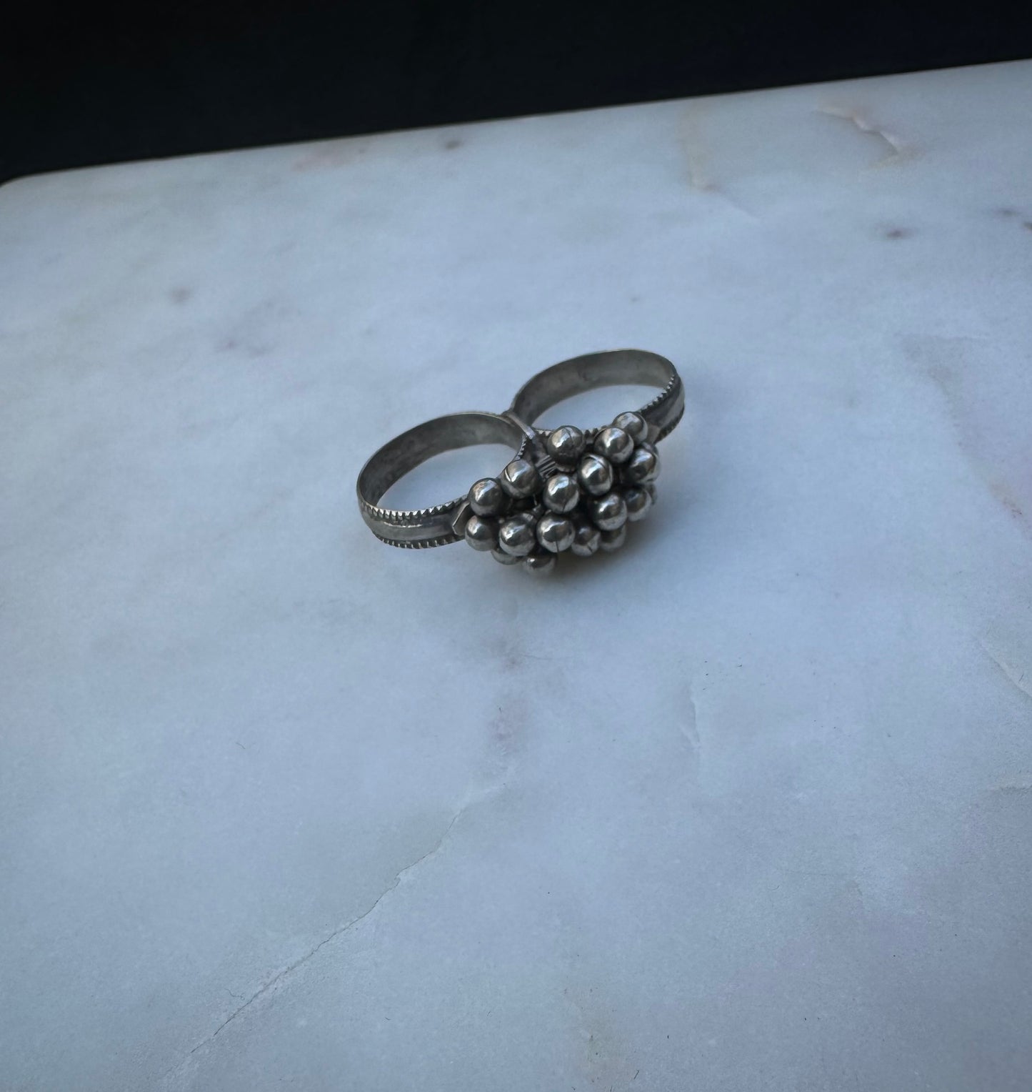 Dubbel silver ring with tassel