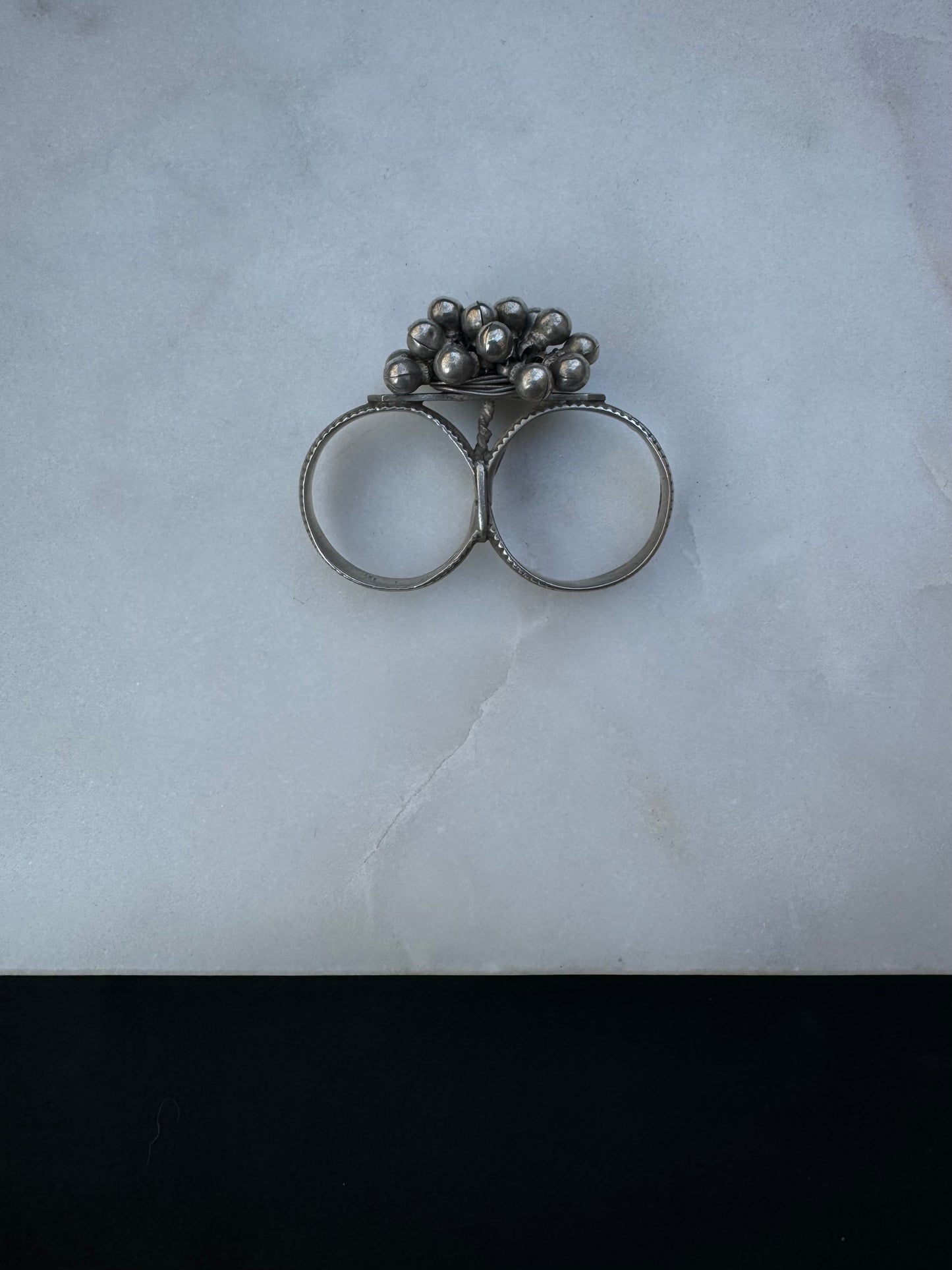 Dubbel silver ring with tassel