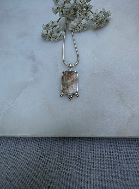 Dendritic quartz amulet with 18k gold