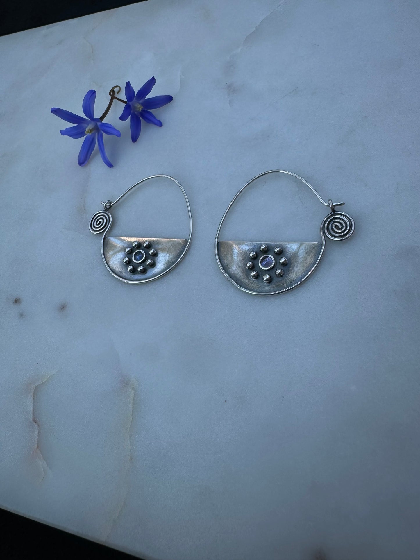 Silver earrings with Tanzanite
