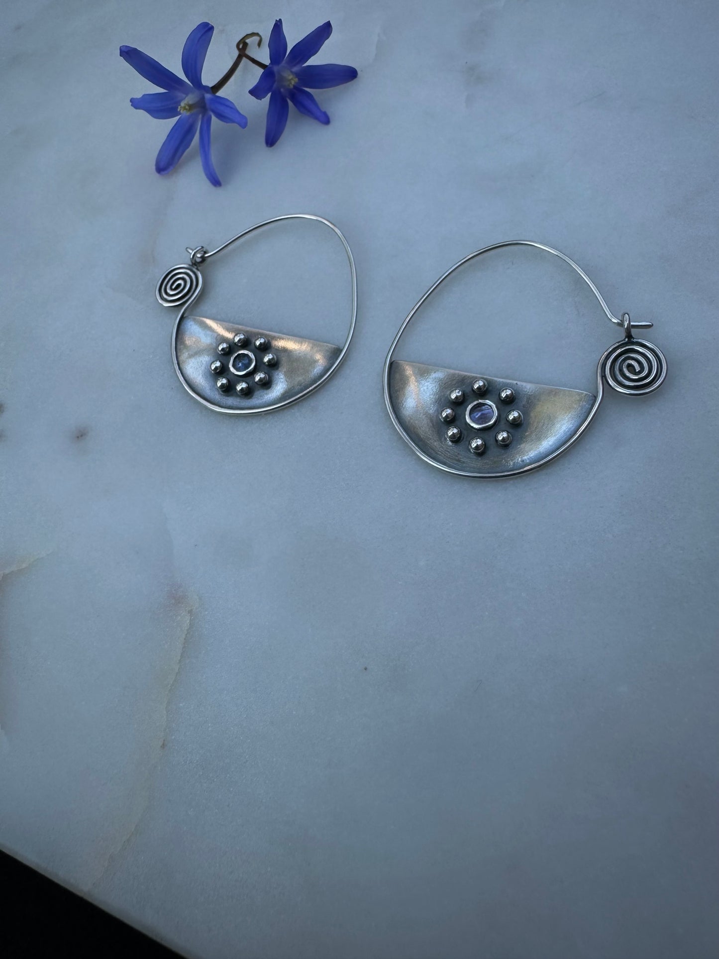 Silver earrings with Tanzanite