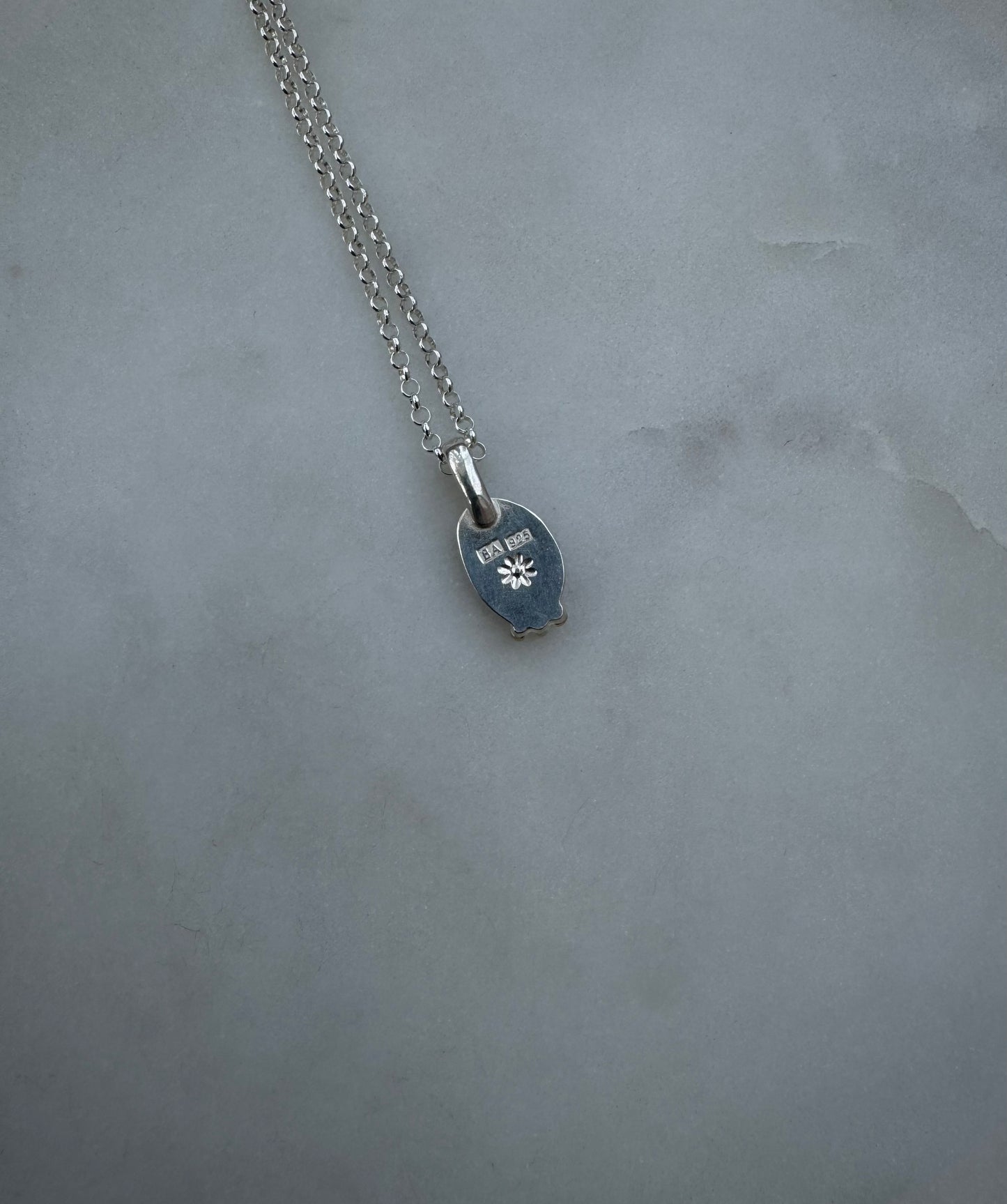 Necklace with strawberry quartz and 18k gold