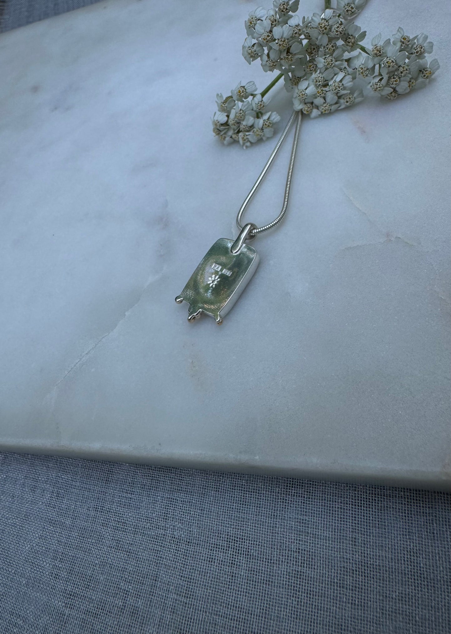 Dendritic quartz amulet with 18k gold
