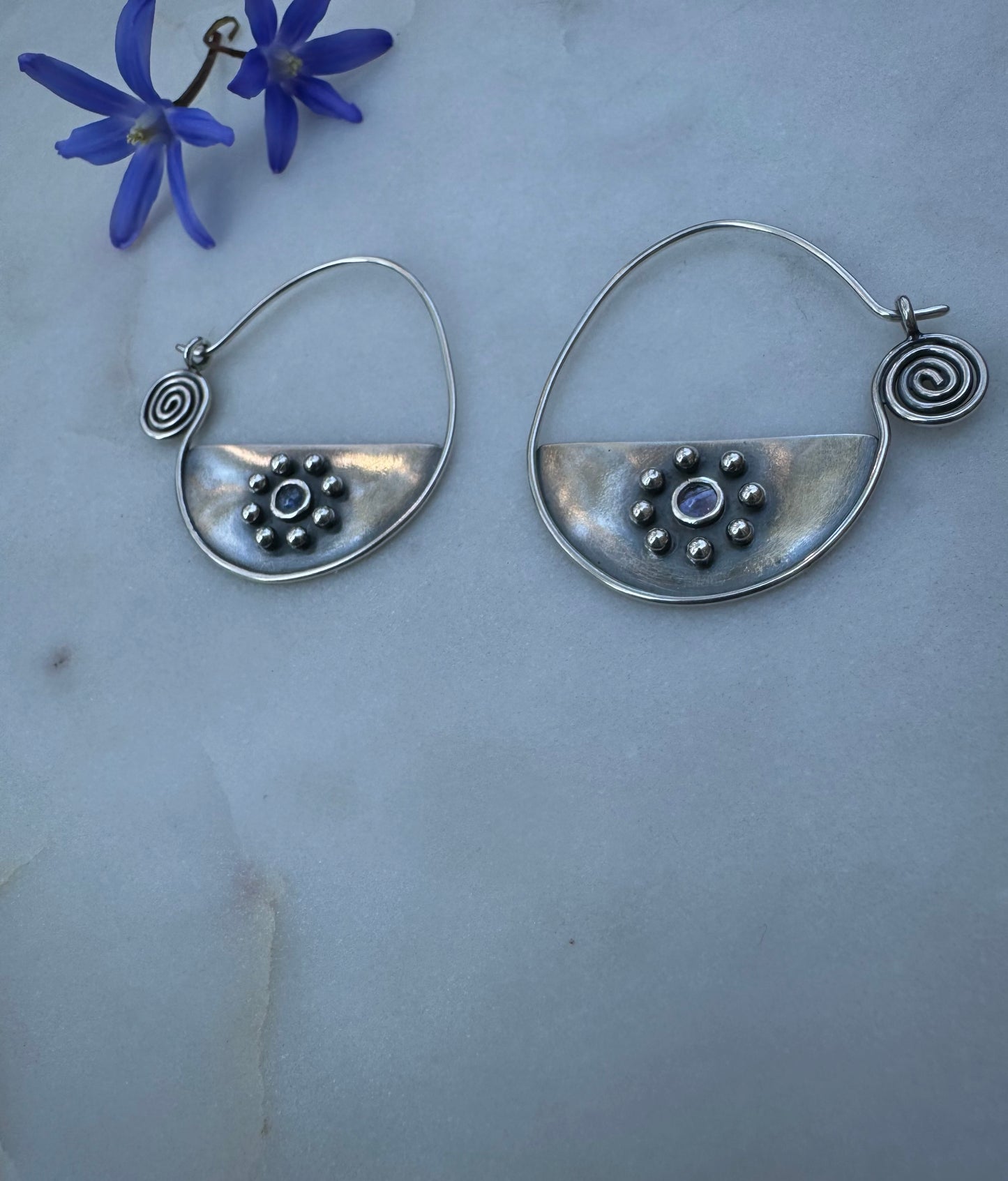 Silver earrings with Tanzanite